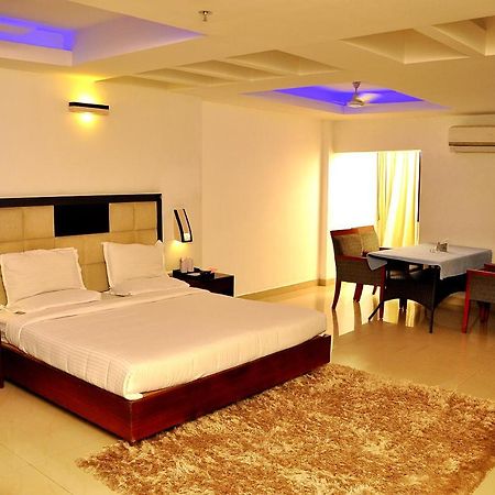 Hotel Luciya Kochi Εξωτερικό φωτογραφία