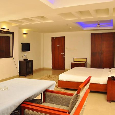 Hotel Luciya Kochi Εξωτερικό φωτογραφία