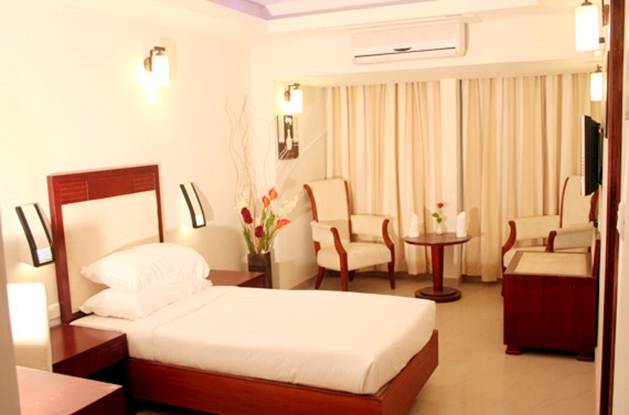 Hotel Luciya Kochi Εξωτερικό φωτογραφία