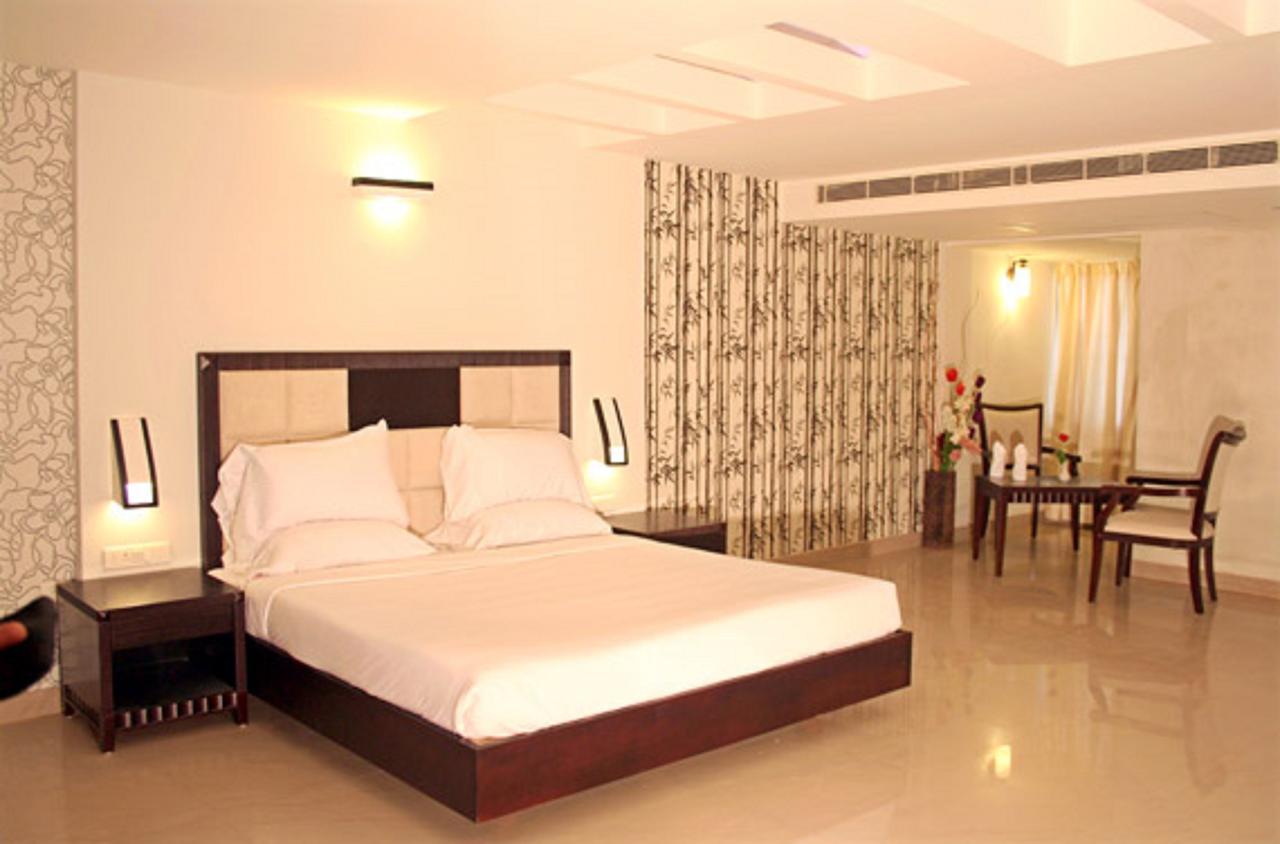 Hotel Luciya Kochi Εξωτερικό φωτογραφία