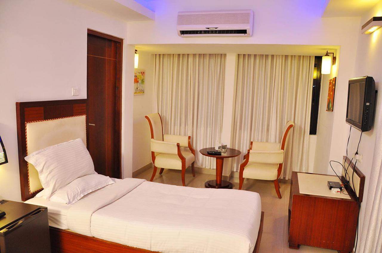 Hotel Luciya Kochi Εξωτερικό φωτογραφία