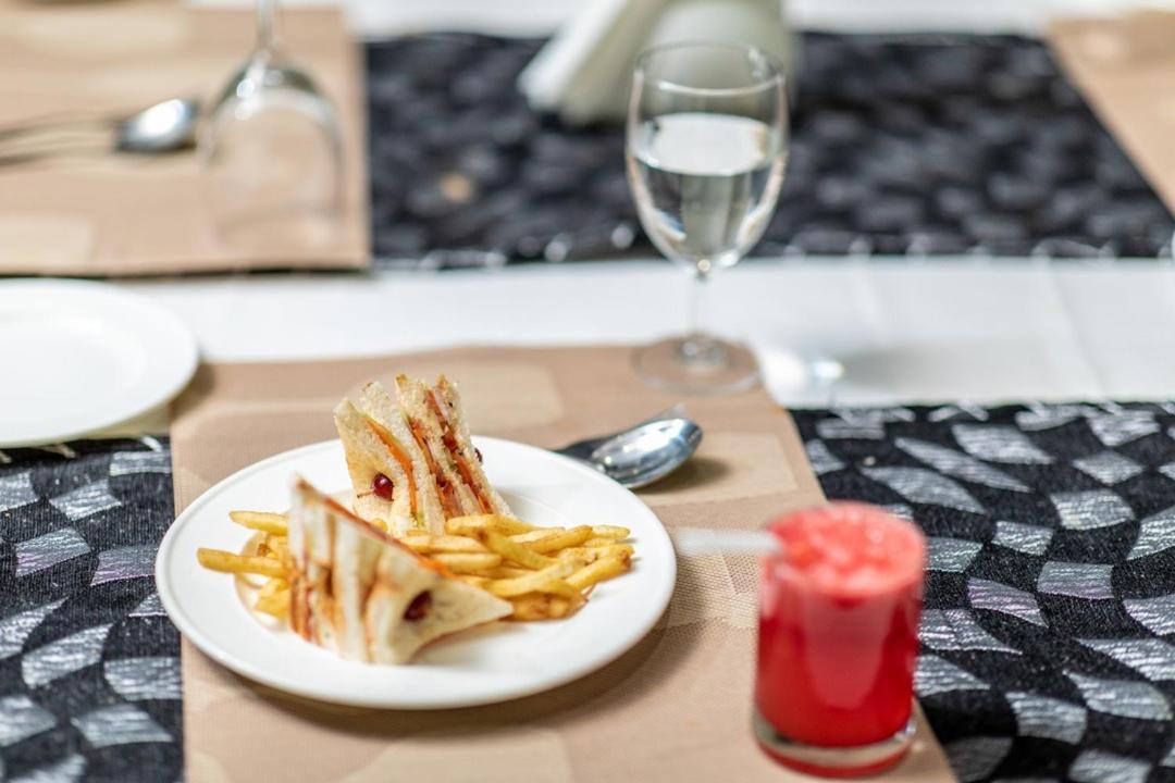 Hotel Luciya Kochi Εξωτερικό φωτογραφία